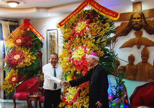 PHO THU TUONG THAM TANG QUA GIANG SINH TOA GIAM MUC XUAN LOC 2.png