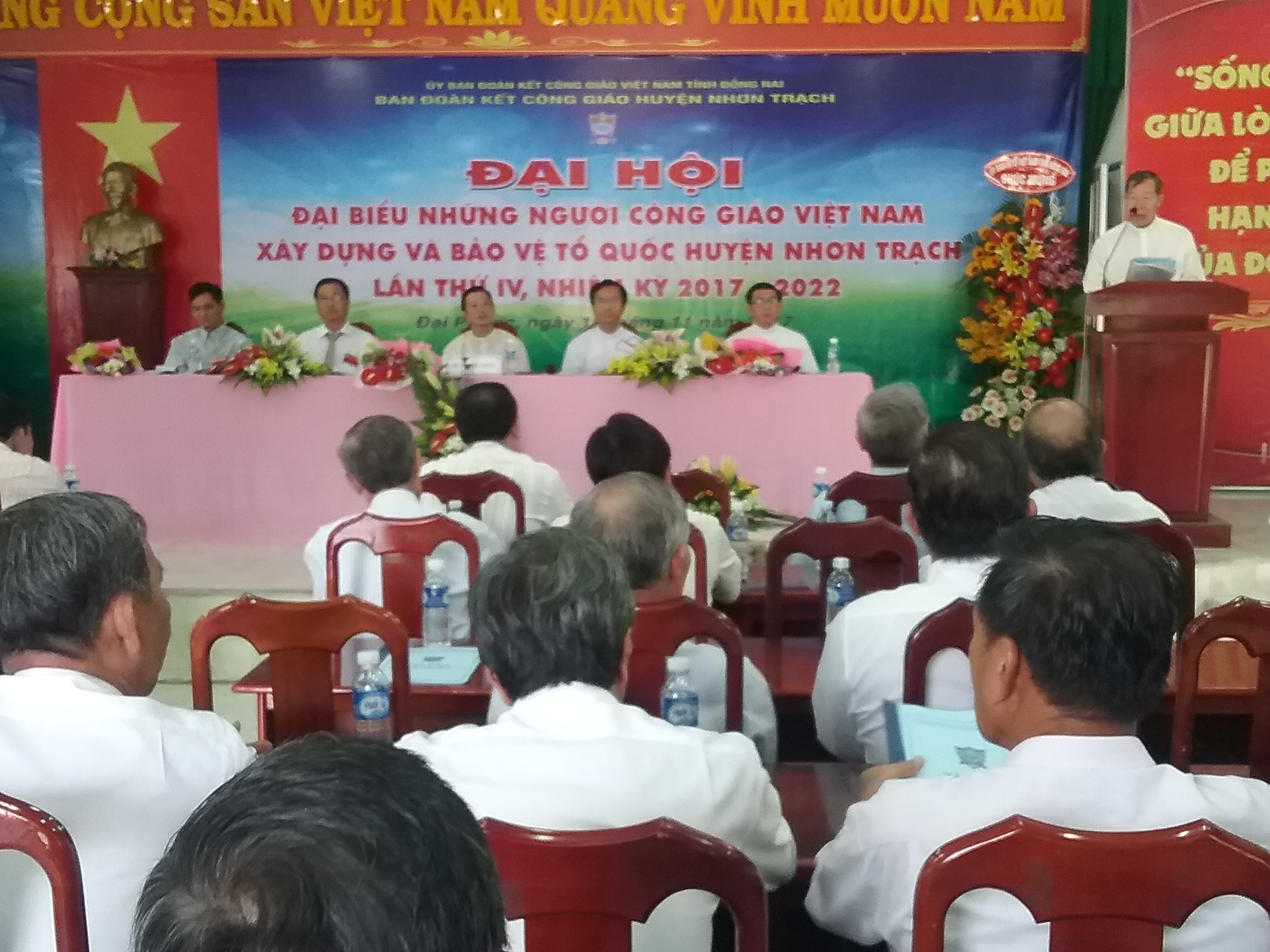 Quang canh Dai hoi.jpg