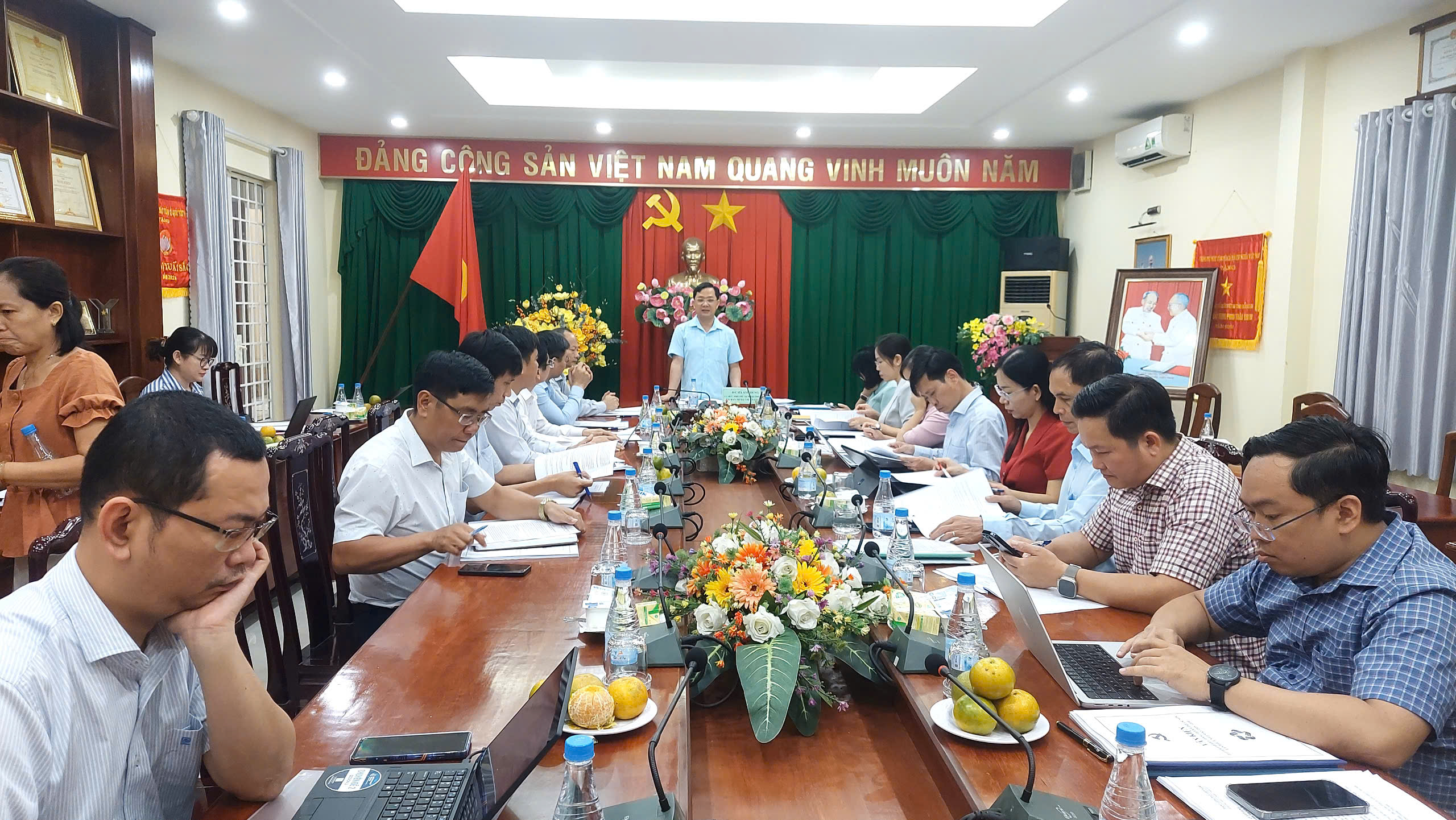 ĐẨY MẠNH CÔNG TÁC CHUẨN BỊ ĐẠI HỘI: TỔ THẨM ĐỊNH SỐ 8 TIẾN HÀNH DUYỆT VĂN KIỆN CÁC ĐẢNG BỘ XÃ, PHƯỜN...