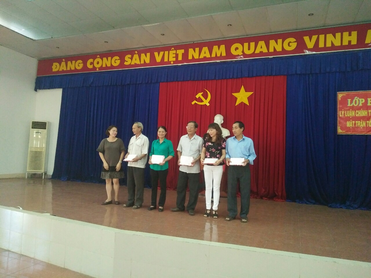 khen thuong 5 vi tong ket.jpg