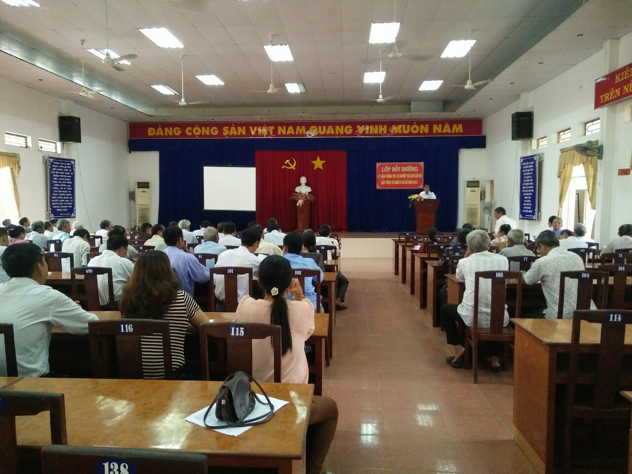 toàn hoi nghi.jpg