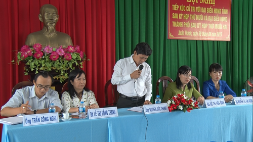 đại diện HĐND thành phố trả lời ý kiến cử tri.png