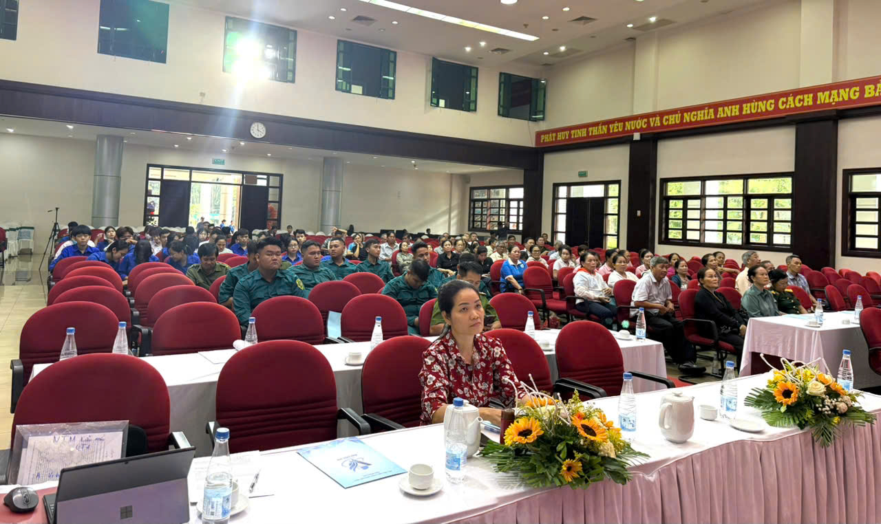 Quang cảnh lớp tập huấn.jpg