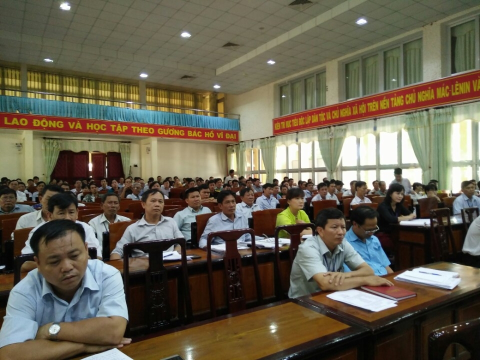 tiep xuc cu tri truoc kỳ hop thu 3 2.JPG