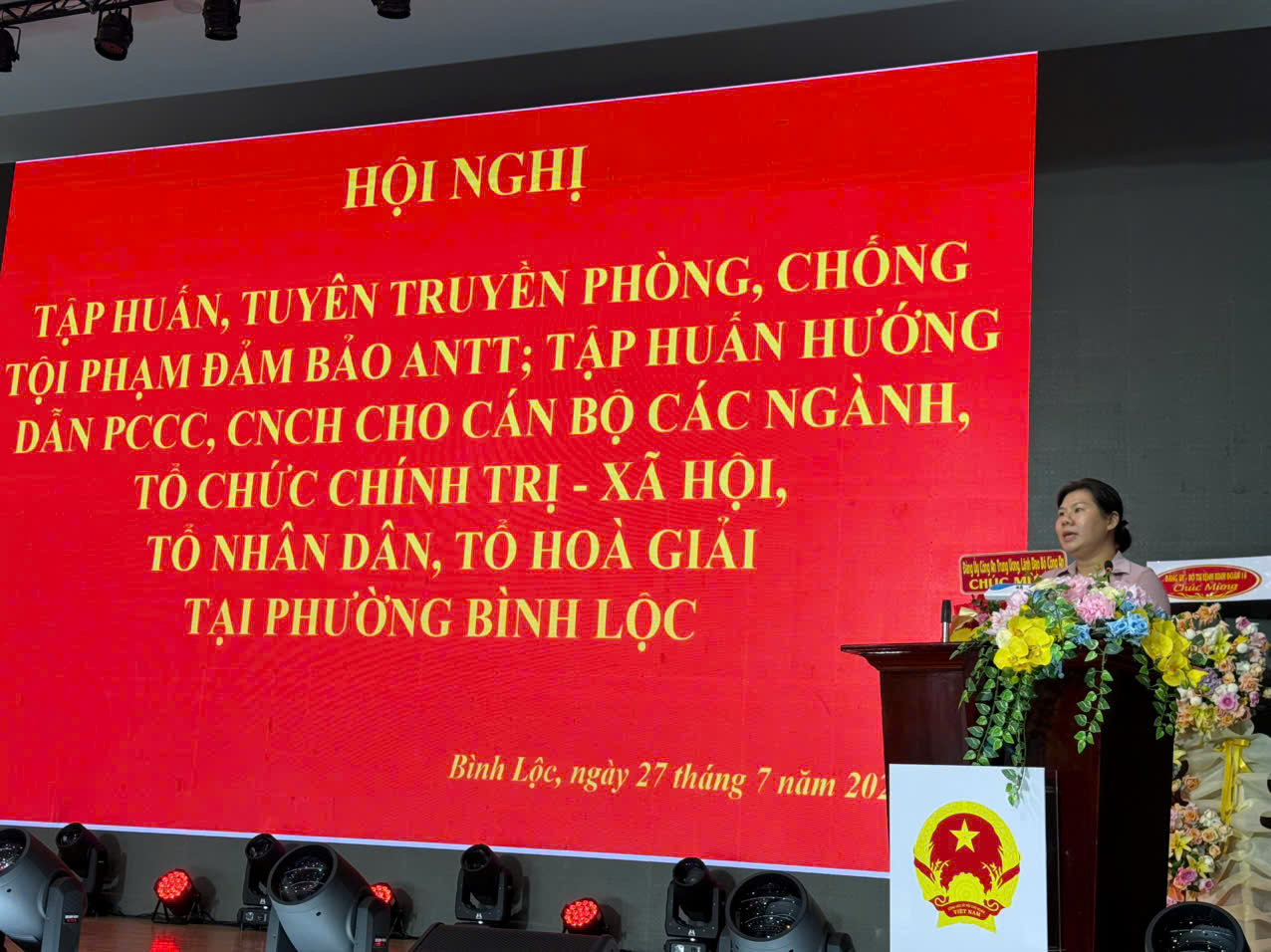 Đại diện Hội Phụ nữ tỉnh trao đổi.jpg