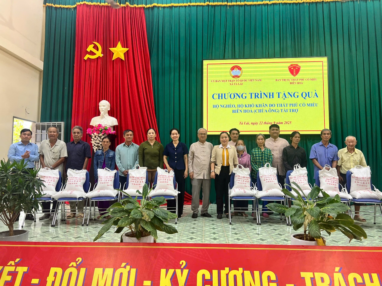 Trao 30 tấn gạo hỗ trợ người nghèo, người có hoàn cảnh khó khăn tại 06 xã trên địa bàn tỉnh