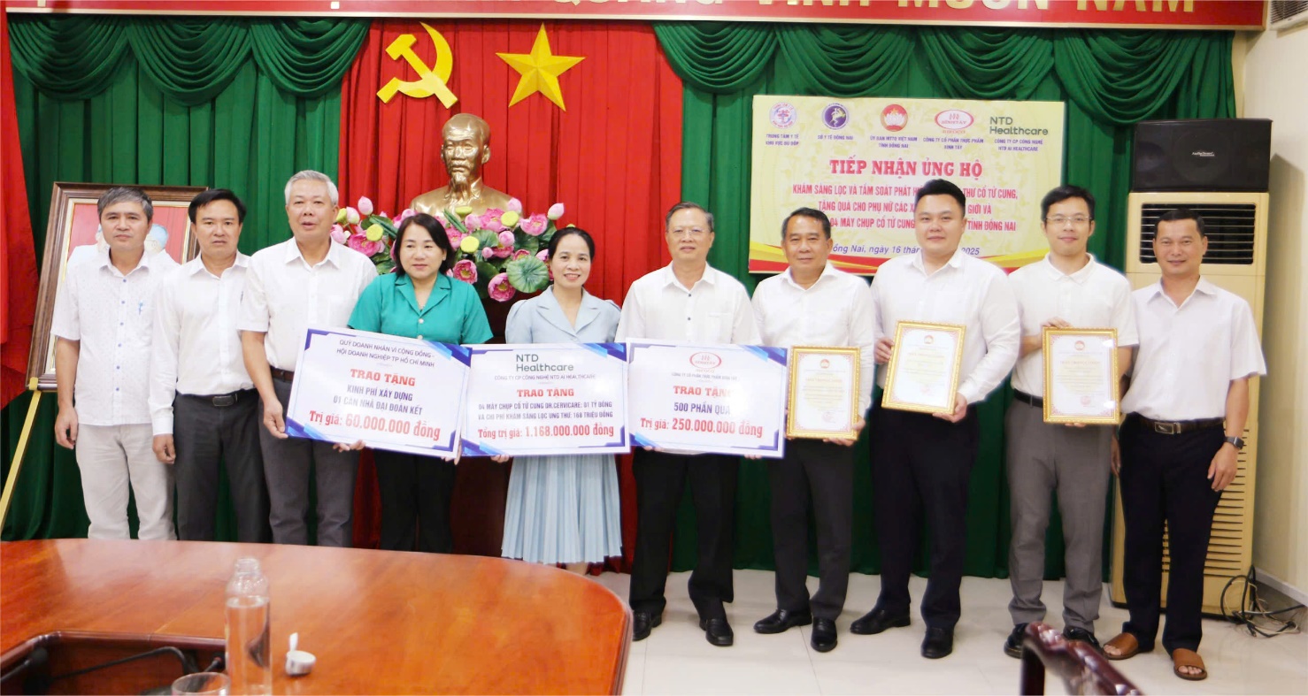 Tiếp nhận hơn 1,4 tỷ đồng chương trình tầm soát ung thư và tặng quà cho phụ nữ biên giới