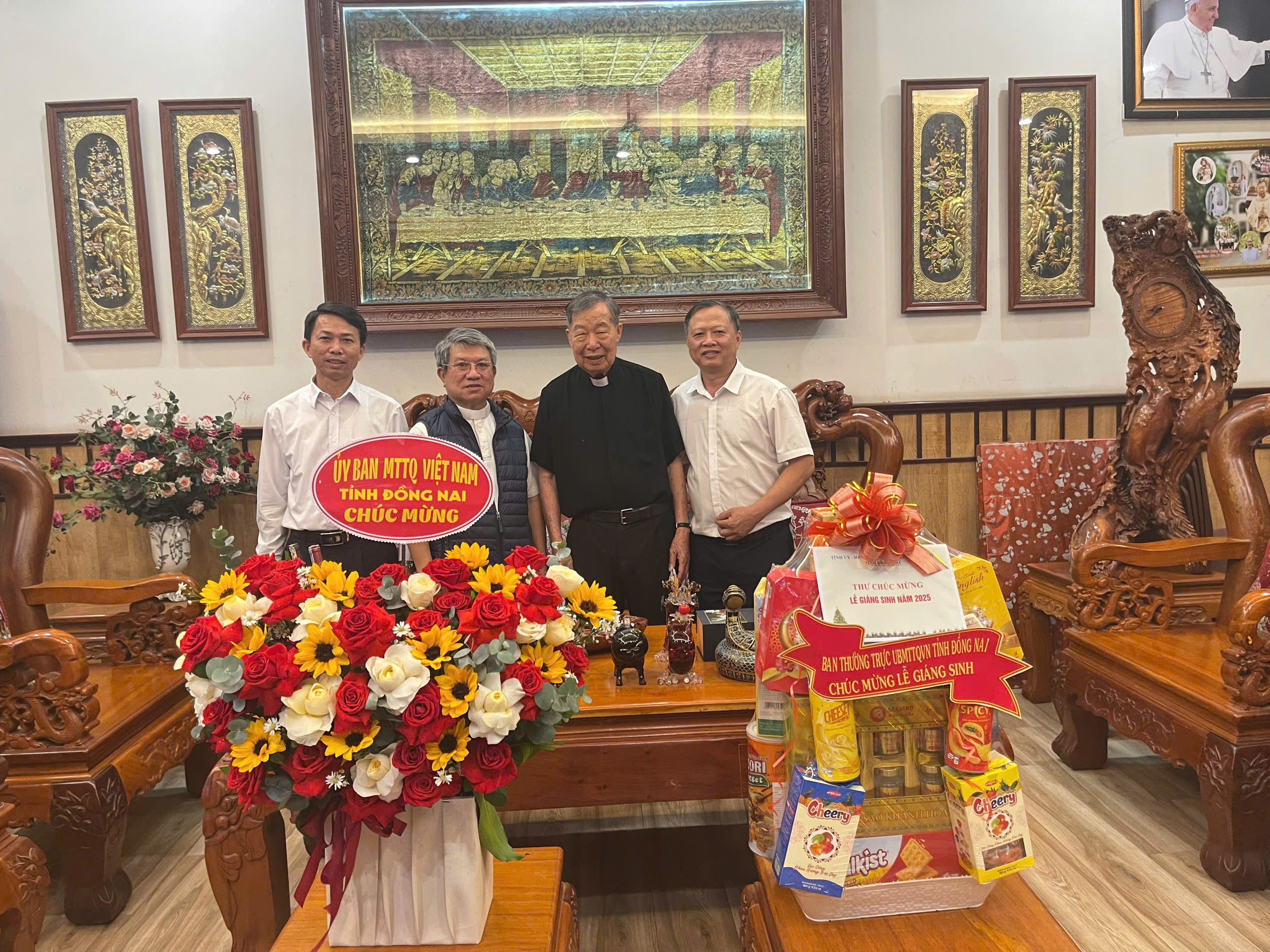 Lãnh đạo Ủy ban MTTQ Việt Nam tỉnh thăm, chúc mừng lễ Giáng sinh năm 2025