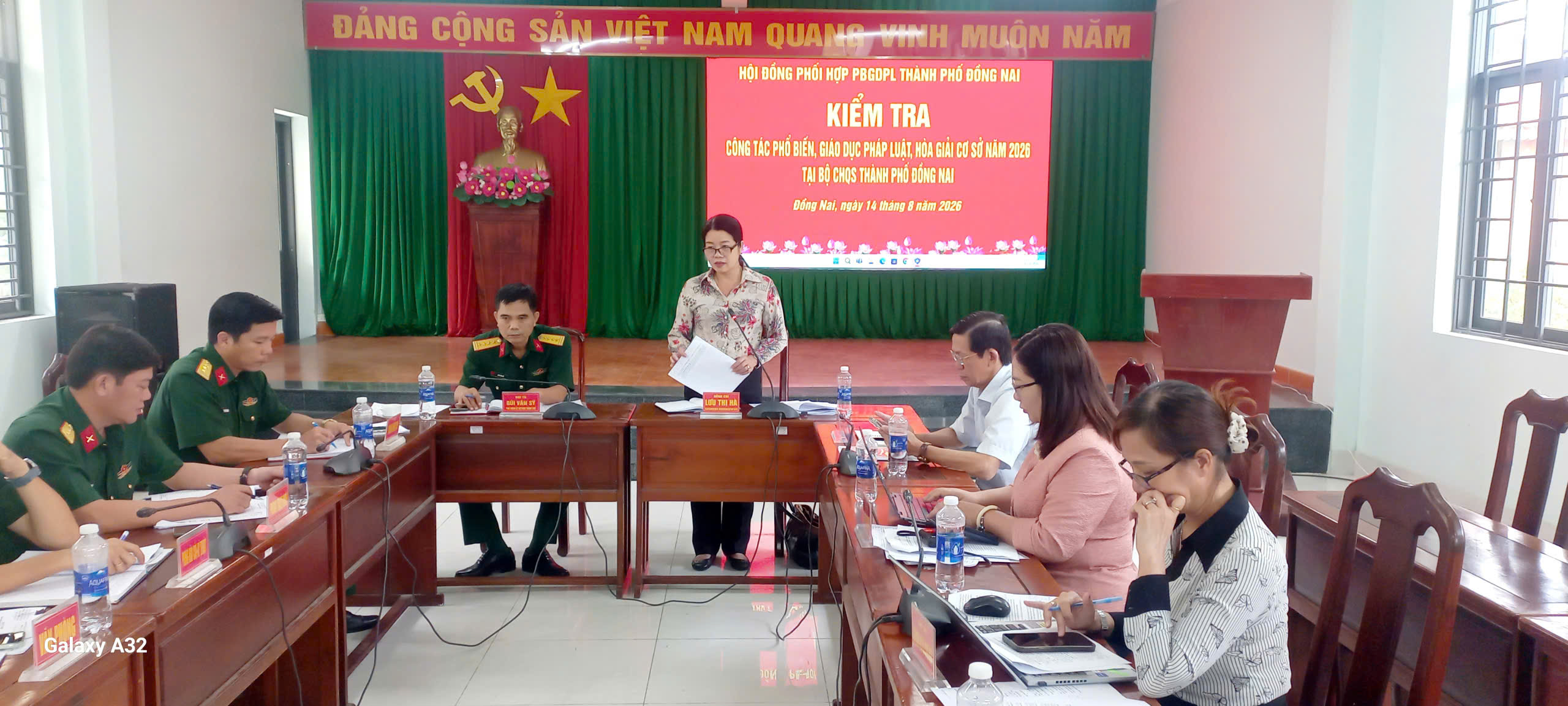 Đồng chí  Lưu Thị Hà, Phó Chủ tịch Ủy ban MTTQ Việt Nam thành phố, Phó Chủ tịch Hội đồng Phối hợp phổ biến, giáo dục pháp luật thành phố, Trưởng đoàn kiểm tra phát biểu tại buổi làm việc
